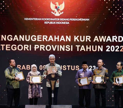 Provinsi Jawa Tengah (Jateng) di bawah kepemimpinan Ganjar Pranowo kembali mencetak hattrick penghargaan. Kali ini, Ganjar membawa Jateng meraih penghargaan Kredit Usaha Rakyat (KUR) Award tahun 2022.