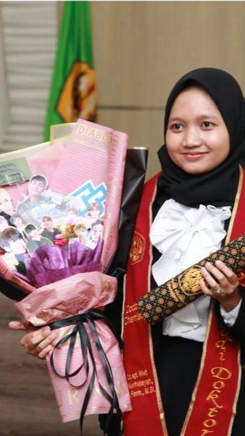 Raih Gelar Doktor di Usia 25 Tahun, Ini Kisah Wiwit Nurhidayah yang Menginspirasi