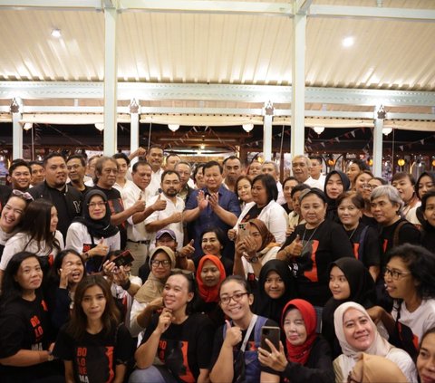 Momen Prabowo Karaoke ‘Ojo Dibandingke’ Bersama Relawan Jokowi dan Bolone Mas Gibran