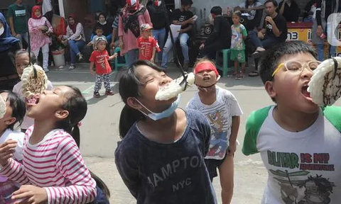 Lomba Makan Kerupuk, Pengingat Sulitnya Ekonomi RI Sebelum Merdeka