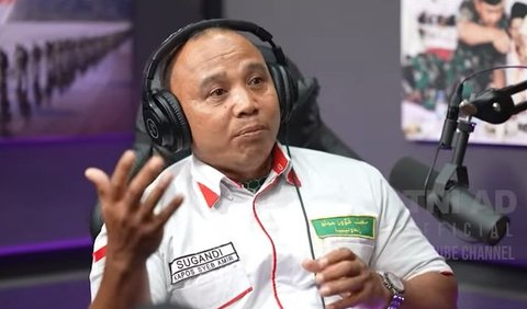 Menurutnya, ada dua tipe sopir yang ada di sana. Dia menyebutnya sebagai keturunan Nabi Musa dan keturunan Firaun.