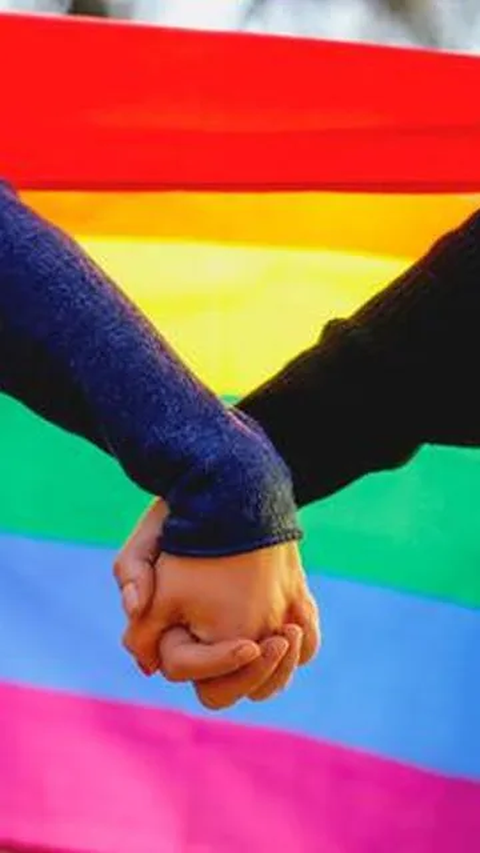 Keputusan ini menyusul pemberlakuan atas Undang-Undang Anti-LGBTQ yang kontroversial di negara itu.