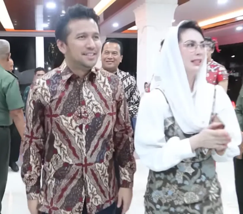 Potret Cantik Arumi Bachsin Dampingi Ibu Negara saat Agenda Dinas di Banyuwangi, Penampilannya Curi Perhatian