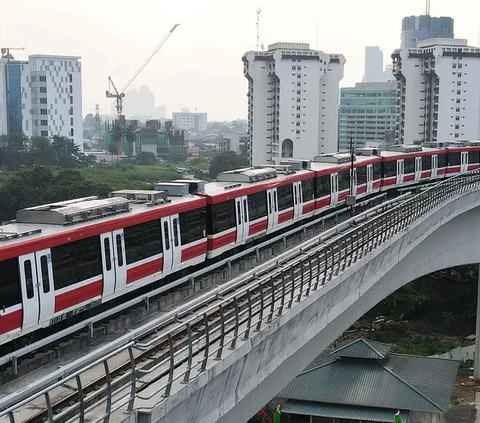 Dia pun memastikan tiket kereta LRT Jabodebek, kereta cepat Jakarta-Bandung, MRT, dan sejumlah moda transportasi lainnya akan disubsidi pemerintah.