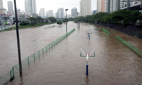 FOTO: Setelah Menghantam Jepang dan Taiwan, Terjangan Badai Khanun Bikin Banjir Parah di Korea Selatan