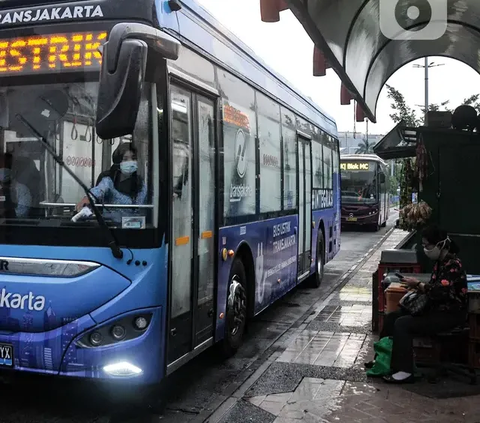 Penumpang Transjakarta Tewas Tergeletak di Halte Cempaka Mas