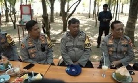 Jenderal Polisi Hadiahi Anggota Berbaju Lusuh: Jangan-jangan Pangkatnya Bintang 3 Lagi