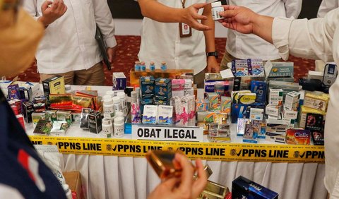 Penggerebekan dan pengamanan terhadap para pelaku beserta ribuan barang bukti obat-obatan terlarang daftar G tersebut berdasarkan informasi dari masyarakat.