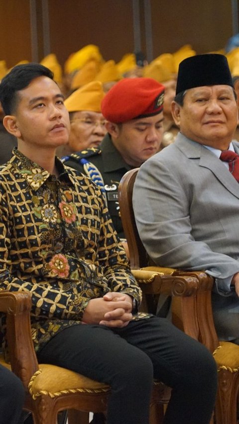 Pada kesempatan tersebut Gibran Rakabuming terlihat cukup dekat dengan Prabowo Subianto. <span style=