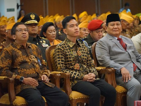 FOTO:  Prabowo dan Gibran Duduk Berdampingan di Peringatan Hari Veteran Nasional, Beginilah Momen Kedekatan Mereka