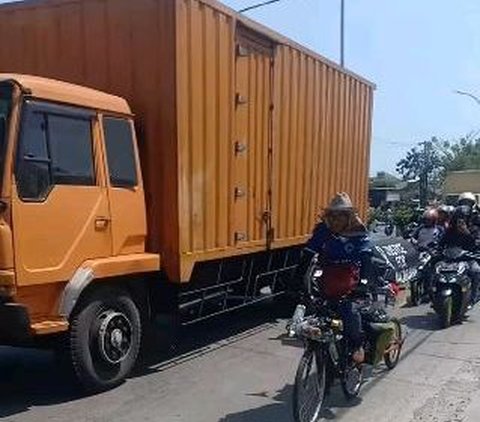 Bersepeda Malang-Jakarta Tuntut Keadilan, Ini Potret Pak Midun saat Memasuki Area Jateng