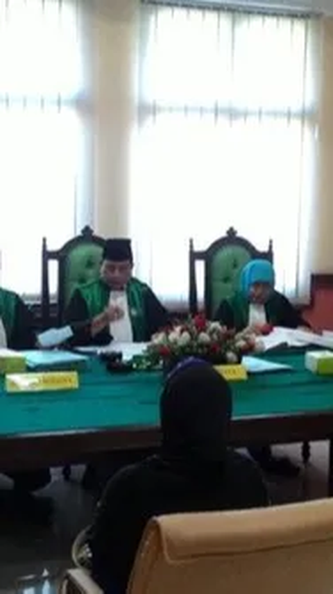 Gema memaparkan, semula putrinya SS tinggal bersama dirinya seusai perceraiannya dengan sang suami tahun 2018 lalu.