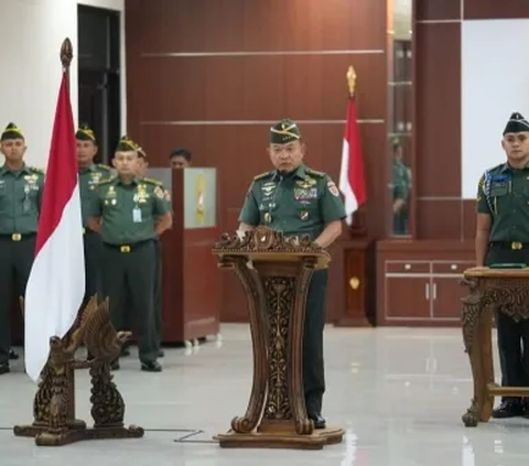 Kepala Staf Angkatan Darat (Kasad), Jenderal TNI Dudung Abdurachman mengimbau kepada para Purnawirawan TNI AD, agar tidak menggunakan atribut satuan baik berupa badge dan lokasi maupun baret saat melakukan aktivitas politiknya.