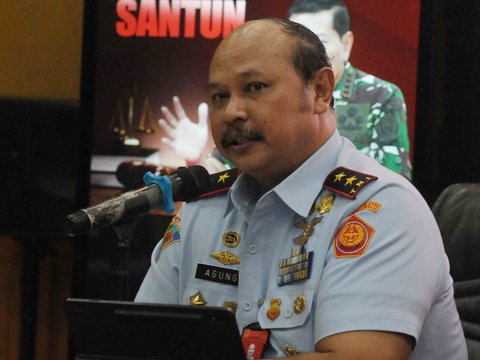 FOTO: TNI Blak-blakan Arogansi Mayor Dedi Geruduk Polres Medan untuk Pamer Kekuatan