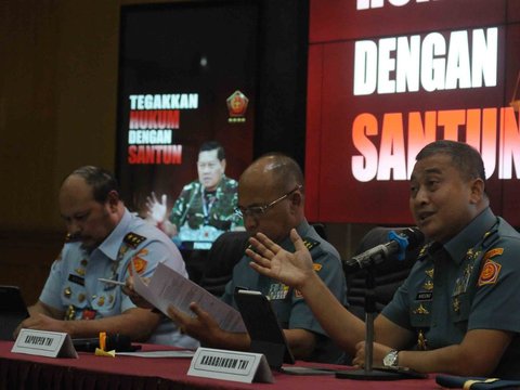 FOTO: TNI Blak-blakan Arogansi Mayor Dedi Geruduk Polres Medan untuk Pamer Kekuatan