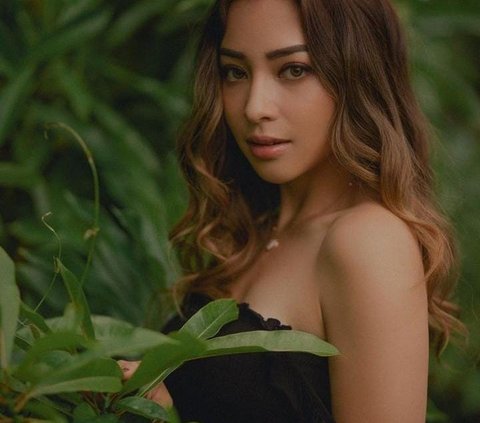 Siapa yang tak kenal dengan artis cantik nan elegan Nikita Willy yang banyak disorot karena pekerjaannya sebagai artis dan seorang ibu muda yang cerdas.