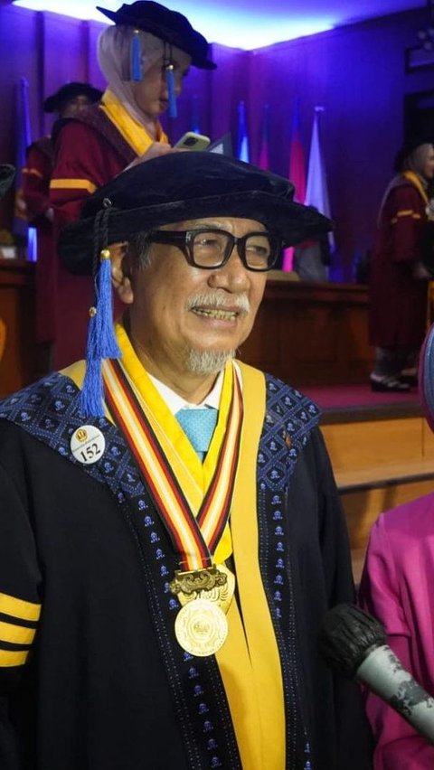 Raih Gelar Doktor di Usia 68 Tahun, Ini Potret Wisuda Deddy Mizwar