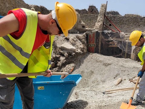 Arkeolog Temukan Rumah Penjual Roti di Pompei, Ada Lukisan Dewa Yunani dan Tengkorak Manusia
