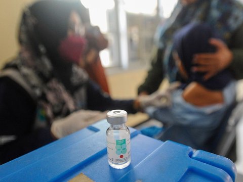 FOTO: Cegah Kanker Serviks, Puluhan Siswi SD di Depok Disuntik Vaksin HPV