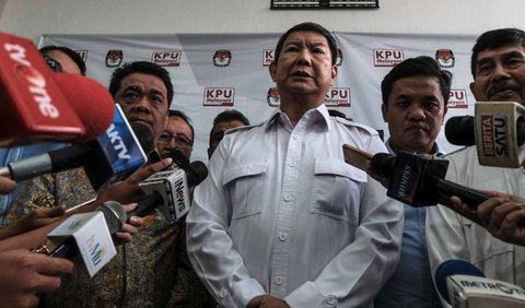 Dia menilai, persoalan pembelian pesawat itu seolah-olah bekas oleh lawan politik Prabowo.