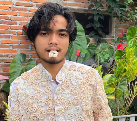 Nyeleneh Banget, Pria di Magelang Ini Sulap Kasur Kapuk Jadi Jaket Tebal