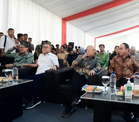 Empat menteri Kabinet Indonesia Maju bertandang ke Solo, Jumat (11/8). Mereka adalah Menteri Koperasi dan Usaha Kecil Menengah Teten Masduki, Menteri Pariwisata dan Ekonomi Kreatif Sandiaga Uno, Menteri Perdagangan Zulkifli Hasan serta Menteri Komunikasi dan Informatika, Budi Arie Setiadi.