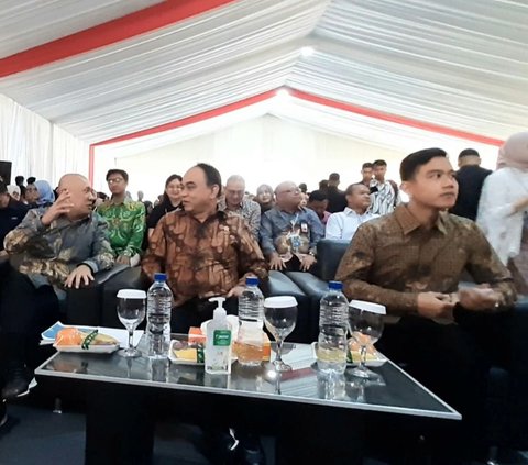 Teten menyampaikan, sebagai upaya menyiapkan UMKM tanah air yang tangguh dan adaptif, pihsknya bersama dengan Pemerintah Kota Solo menggelar Hari UMKM Nasional 2023 bertajuk Transformasi UMKM Masa Depan.