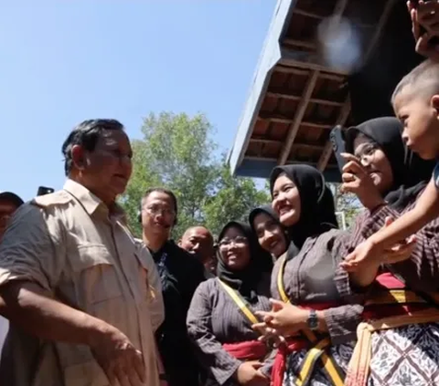 Bocil Dicuekin Prabowo saat Ingin Salaman, Endingnya Langsung Dikasih Hormat