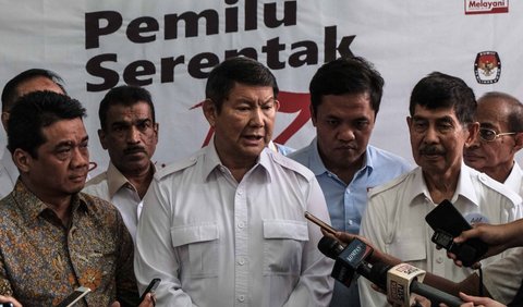 Hashim mengatakan, usai pertemuan saat bersalaman dengan dirinya Airlangga dan rombongan melemparkan senyum yang menandakan adanya sebuah dukungan.