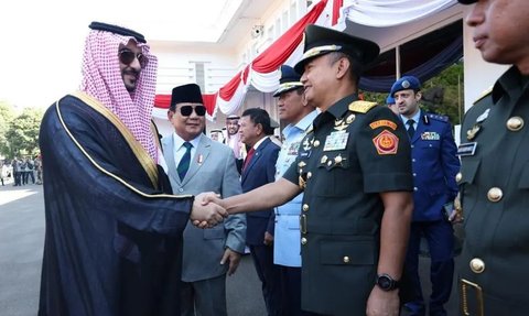 Potret Pensiunan Jenderal Kopassus Bertemu Menteri Pertahanan Arab, Gagah Pakai Kacamata Hitam