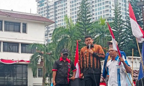 Aksi Damai Depan Balai Kota, Bobby Nasution Naik Mobil Komando