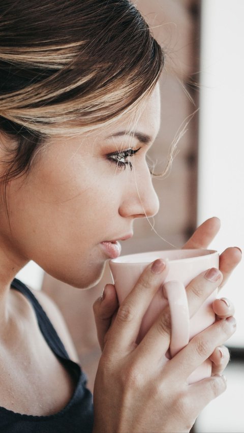 Sering terbangun di malam hari dan mendengkur mungkin bisa jadi efek minum kopi di malam hari bagi seseorang. Penting untuk mengawasi sejumlah sinyal yang ditunjukkan tubuh usai konsumsi kopi ini.