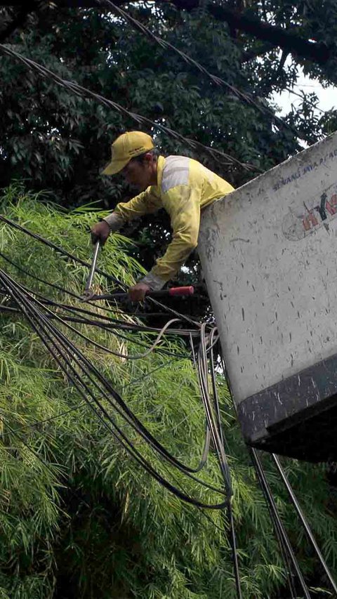 FOTO: Pemprov DKI Akhirnya Tertibkan Kabel-Kabel Semrawut di Jakarta