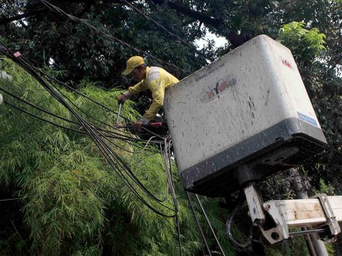 FOTO: Pemprov DKI Akhirnya Tertibkan Kabel-Kabel Semrawut di Jakarta