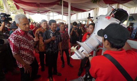 Ganjar Jadikan Cilacap Pilot Project Kapal Listrik, Dorong Transisi Energi