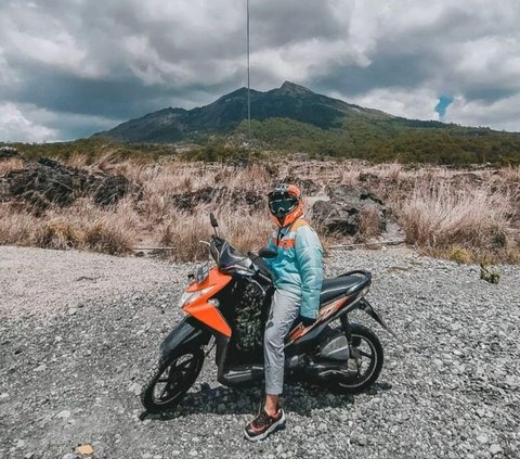 Konten Kreator Wanita Ini Modal Nekat Sendirian Jelajahi Pulau Jawa-Bali Naik Motor Matic