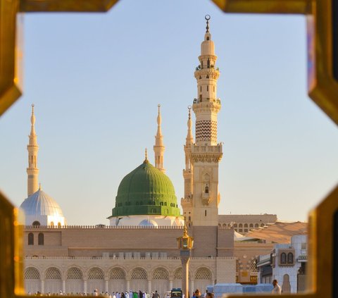 Unveiling the Uniqueness of the Green Dome of Masjid Nabawi, Beneath It Lies the Tomb of the Prophet