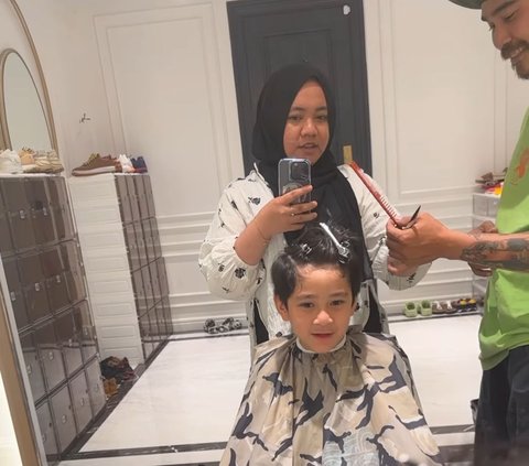 Intip Penampilan Rafathar Anak Raffi Ahmad dengan Rambut Baru, Netizen 'Udah Ganteng Makin Ganteng'