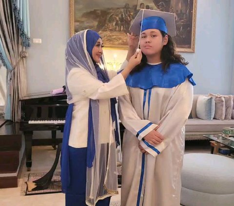 Awet Muda Diusia 57 Tahun, Cantiknya Paramitha Rusady Kenakan Hijab