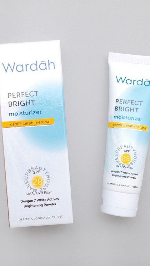 9. Wardah Perfect Bright Moisturize SPF 28