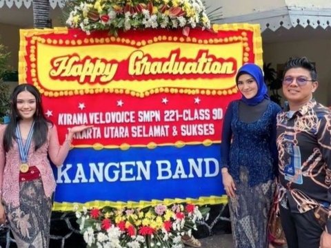 Kompak dan Serasi: 8 Potret Mantan Pasangan Artis Hadiri Upacara Kelulusan Anak Tahun 2023 - Membuktikan Bahwa Kasih Sayang Tetap Abadi