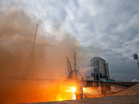 FOTO: Detik-Detik Rusia Luncurkan Robot Penjelajah Luna-25 dalam Misi Ambisius Mencari Air di Bulan