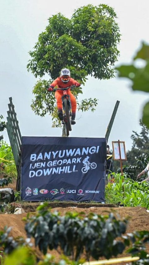 Para pembalap mengikuti kejuaraan ini untuk berburu poin. Ijen Geopark Downhill 2023 masuk dalam kalender kejuaraan balap sepeda resmi UCI dengan kategori C1.