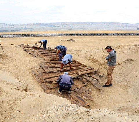 Sebuah kapal Romawi kuno yang diyakini berasal dari abad ketiga ditemukan secara tak sengaja oleh penambang di sebuah pertambangan batu bara terbuka di dekat Kostolac, Serbia.