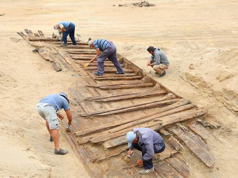 FOTO: Melihat Lebih Dekat Kapal Romawi Kuno yang Ditemukan Secara Tak Sengaja oleh Penambang Batu Bara