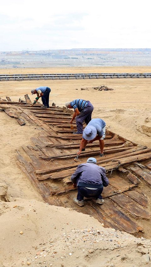 FOTO: Melihat Lebih Dekat Kapal Romawi Kuno yang Ditemukan Secara Tak Sengaja oleh Penambang Batu Bara