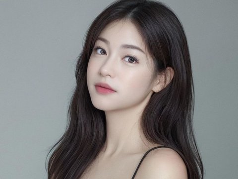 Keluar dari Girlsquat, Ini Dia 8 Potret Terbaru Kerenina Sunny - Baru Menyelesaikan Studi S1 Hukum