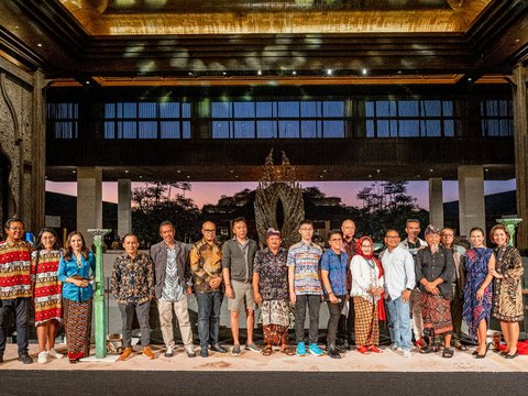 Menikmati Karya Seniman Indonesia di The Land of Art