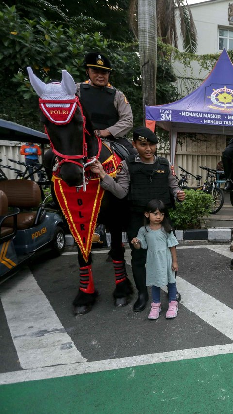 Terutama bagi anak-anak yang antusias melihat ini.