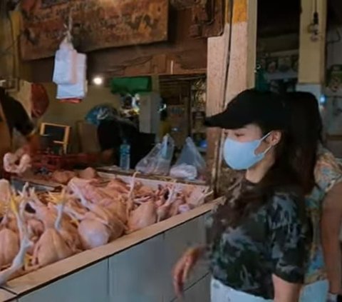 Potret Nikita Willy Bareng Sang Adik Belanja ke Pasar, Netizen 'Emang Boleh Seelegan Gitu'